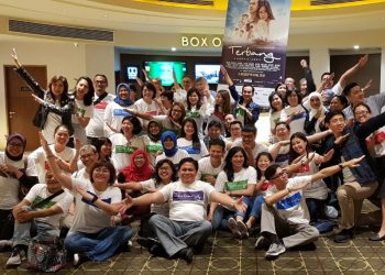 Nonton Film “Terbang Menembus Langit” Bersama Orang Terkasih