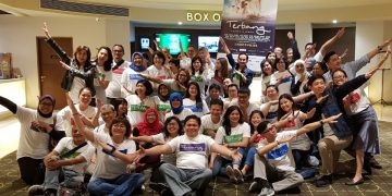 Nonton Film “Terbang Menembus Langit” Bersama Orang Terkasih