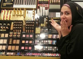 Wanita Saudi Kini Hamburkan Duit untuk Rias Wajah