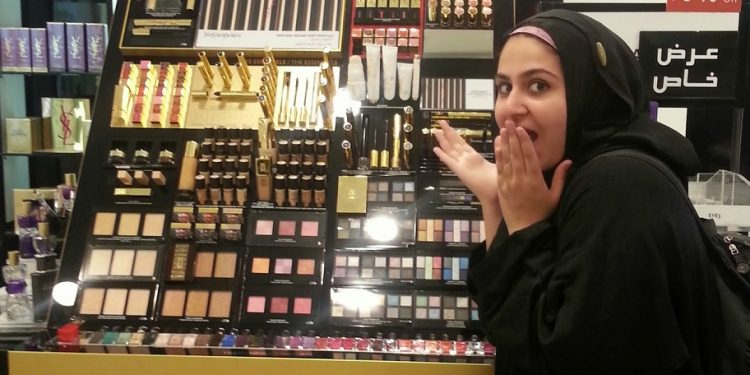 Wanita Saudi Kini Hamburkan Duit untuk Rias Wajah