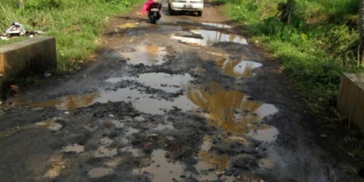 Warga Banjar Keluhkan Jalan Rusak
