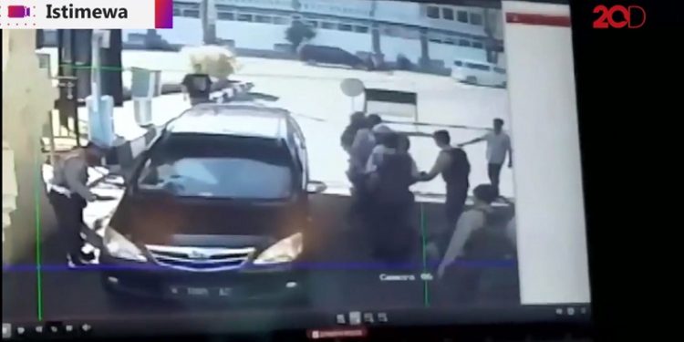 Pemotor Pasutri Diduga Pelaku Bom di Mapolresta Surabaya
