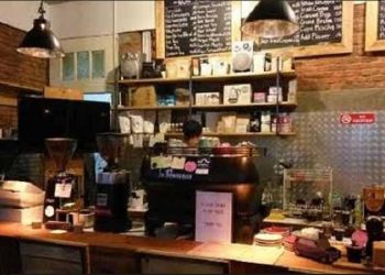 ‘Nyruput’ Kopi di Kedai Kopi Bara Bandung