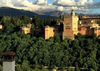 Nikmatnya Buka Puasa di Masjid Agung Granada Spanyol