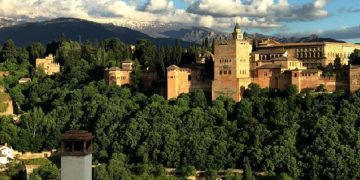 Nikmatnya Buka Puasa di Masjid Agung Granada Spanyol