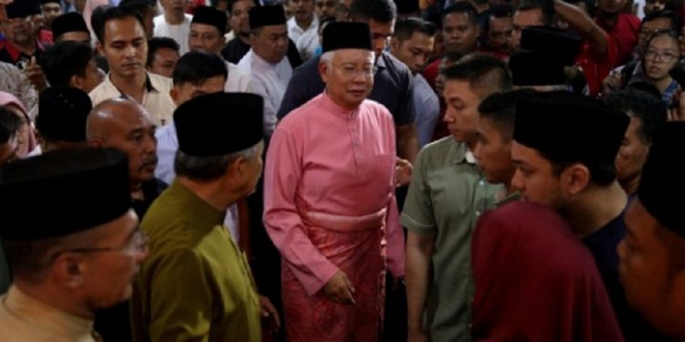 Mau Buang Pusing di Indonesia, Mantan PM dan Istri Malah Dilarang Tinggalkan Malaysia