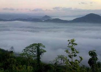 Di Balik Awan Bukit Banyon