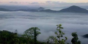 Di Balik Awan Bukit Banyon