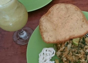 Makan Lotek Ditemani Juice Kedondong