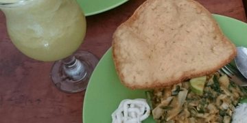 Makan Lotek Ditemani Juice Kedondong