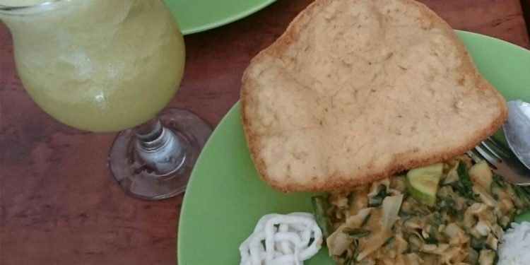 Makan Lotek Ditemani Juice Kedondong