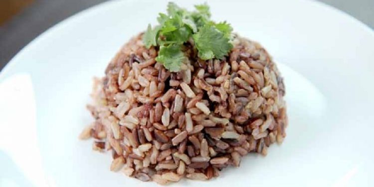 Konsumsi Nasi Merah Setara dengan 30 Menit Jalan Kaki