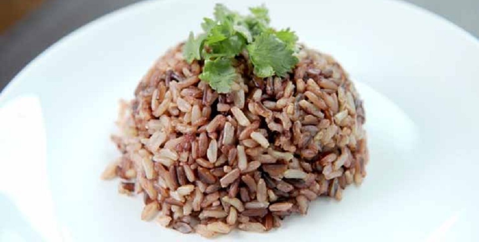  Konsumsi Nasi Merah Setara dengan 30 Menit Jalan Kaki