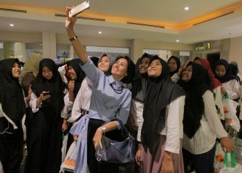 Bursa Sajadah Semangati Mengaji dengan Nobar “Guru Ngaji”