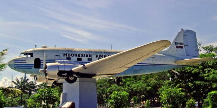 Garuda Indonesia Group Resmikan Pemugaran Replika Pesawat Pertama RI di Aceh