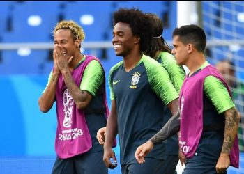 Neymar Tampil dengan Golden Hairstyle