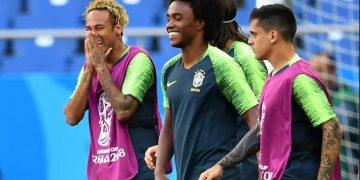 Neymar Tampil dengan Golden Hairstyle