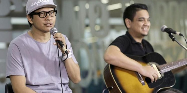 Armand Maulana Belajar Bahasa Isyarat
