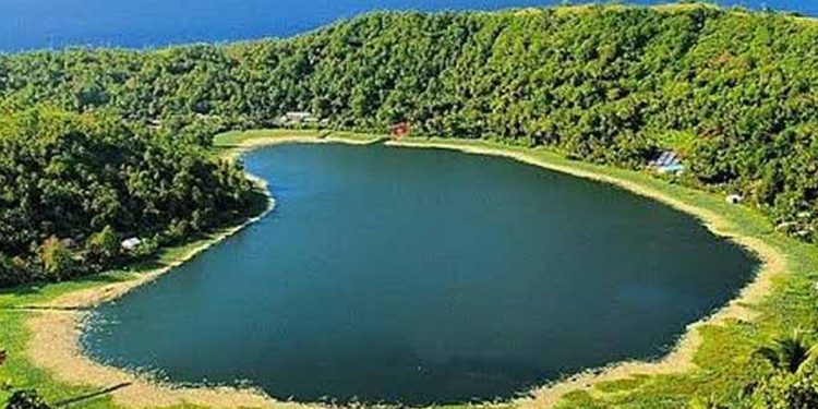 Danau Cinta di Pulau Makalehi