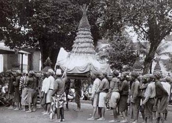 Mari Berebut Gunungan di Keraton Yogya