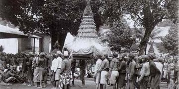 Mari Berebut Gunungan di Keraton Yogya