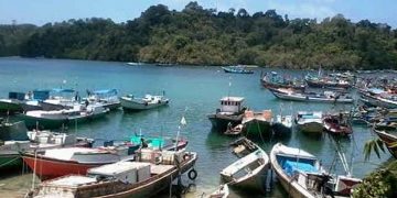 Wisata Pantai Sendang Biru