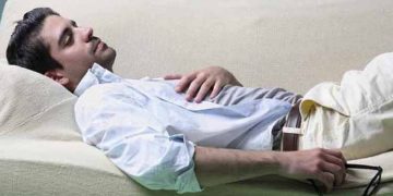 Tidur di Sofa tak Baik untuk Tubuh