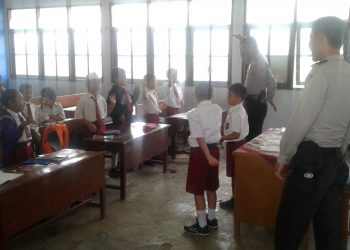 Polisi Peduli Pendidikan di Papua