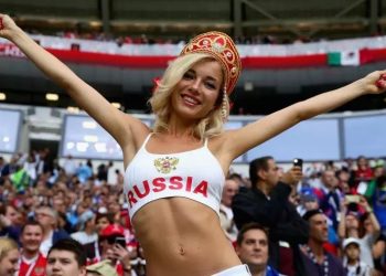 Model panas pendukung timnas Rusia sangkal pernah jadi bintang porno