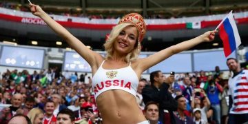 Model panas pendukung timnas Rusia sangkal pernah jadi bintang porno