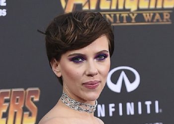 Rencana Scarlett Johansson memerankan transgender telah memicu reaksi keras