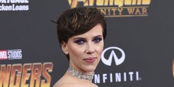 Rencana Scarlett Johansson memerankan transgender telah memicu reaksi keras