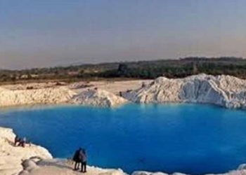 Birunya Danau Kaolin di Bangka