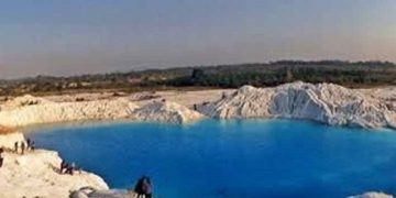 Birunya Danau Kaolin di Bangka