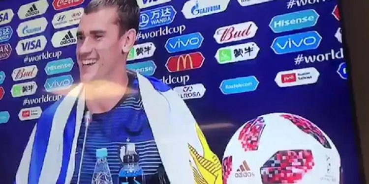 Mengapa Griezmann pakai bendera Uruguay saat konperensi pers?