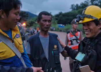 Pemain sepakbola anak-anak yang terperangkap di gua Thailand akhirnya diselamatkan