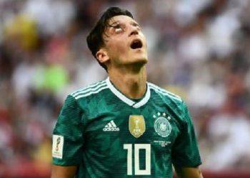 Dikambinghitamkan, Özil diminta tinggalkan skuad nasional Jerman