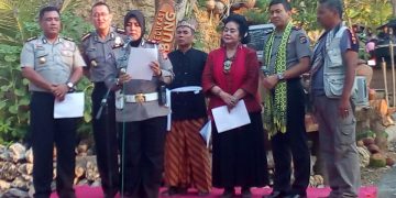 Ketika Polwan “Menjadi” Sastrawan