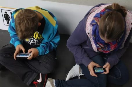 Perancis Larang Siswa Bawa Smartphone ke Sekolah