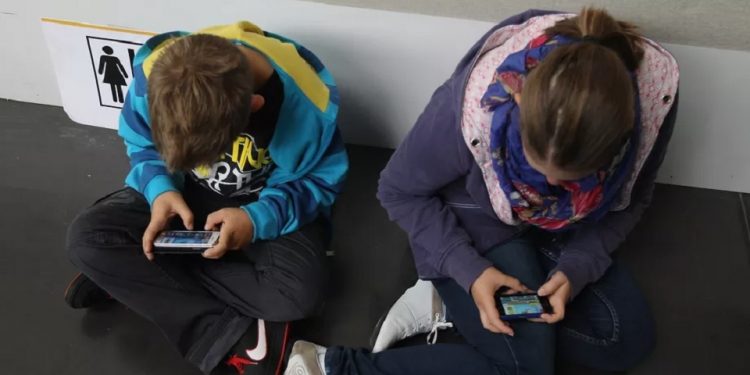 Perancis Larang Siswa Bawa Smartphone ke Sekolah