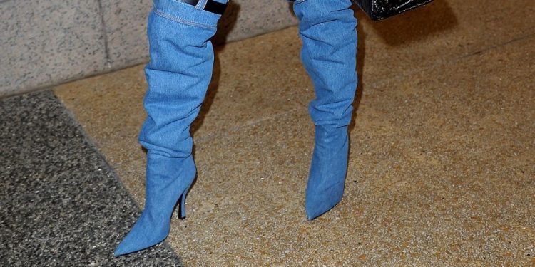 J.Lo, Ada Apa dengan Selara Sepatumu?