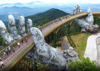 Jembatan Ini Istirahat di Topang Tangan Raksasa