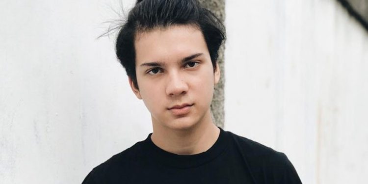 Endy Arfian Laris Bintangi Film Horor