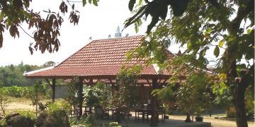 Eksotisme Rumah Kayu “Lawasan”