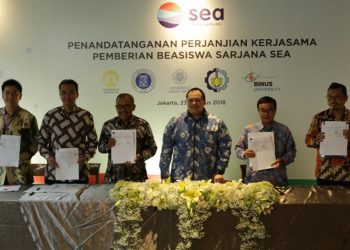 Sea Salurkan Beasiswa Bermitra dengan Lima Universitas