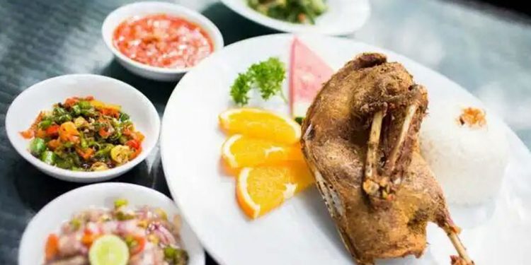 Bebek Bengil, Tamu Pertamanya Sekawanan Bebek