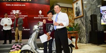 Juara Lomba ‘Kritik DPR’ Aji  Gondol Hadiah Vespa  dan Uang Rp 25 Juta