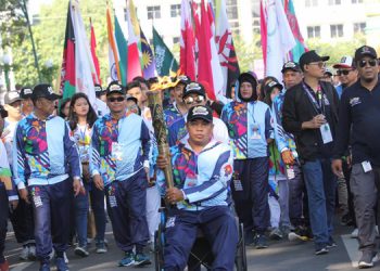Meriahnya Pawai Obor Asian Para Games di Medan