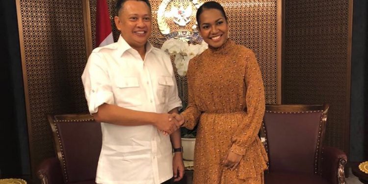 Gadis Papua di Ajang Keantikan Kelas Dunia