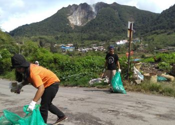 Masyarakat Sekitar Lembah Sibayak dan RBLS Lakukan Aksi Bersih Sampah